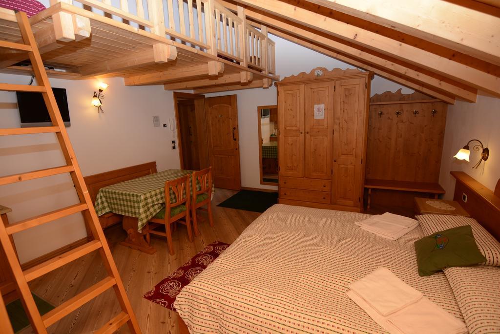 Casa Elena Appartement Rabbi Kamer foto