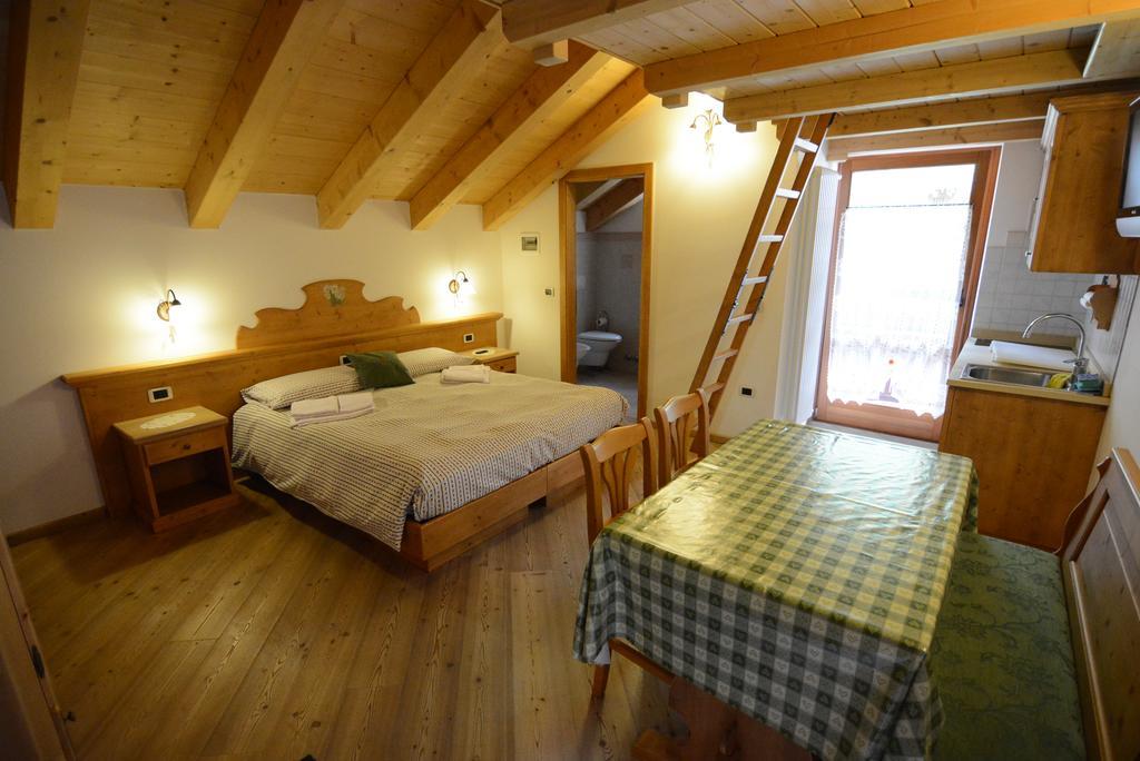 Casa Elena Appartement Rabbi Buitenkant foto